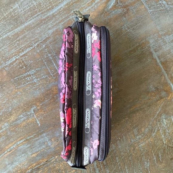 Floral Beauty Cosmetic Case - Picture 3 of 4
